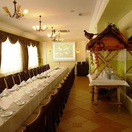 Zajazd Sokol Hotell Nienadówka Exteriör bild