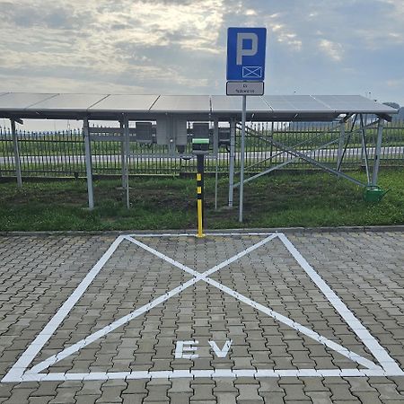 Zajazd Sokol Hotell Nienadówka Exteriör bild
