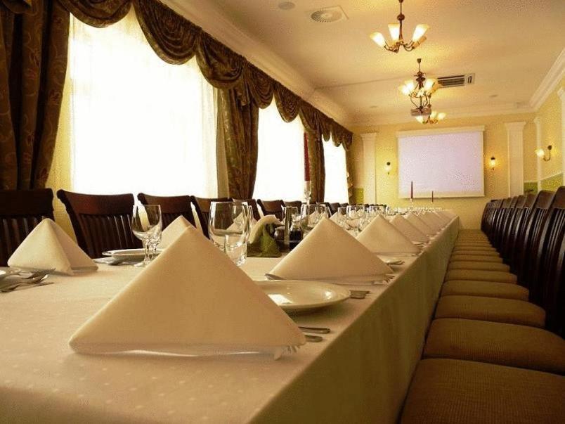Zajazd Sokol Hotell Nienadówka Exteriör bild