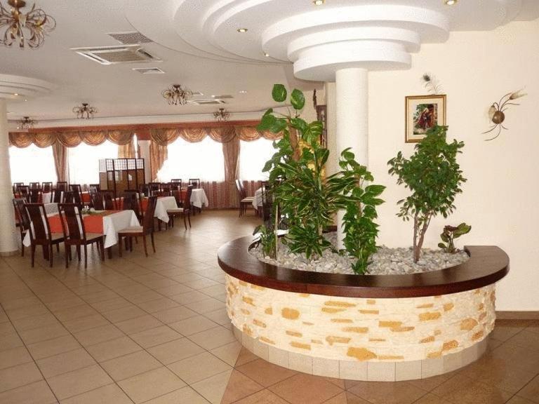 Zajazd Sokol Hotell Nienadówka Exteriör bild
