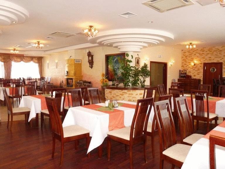 Zajazd Sokol Hotell Nienadówka Exteriör bild
