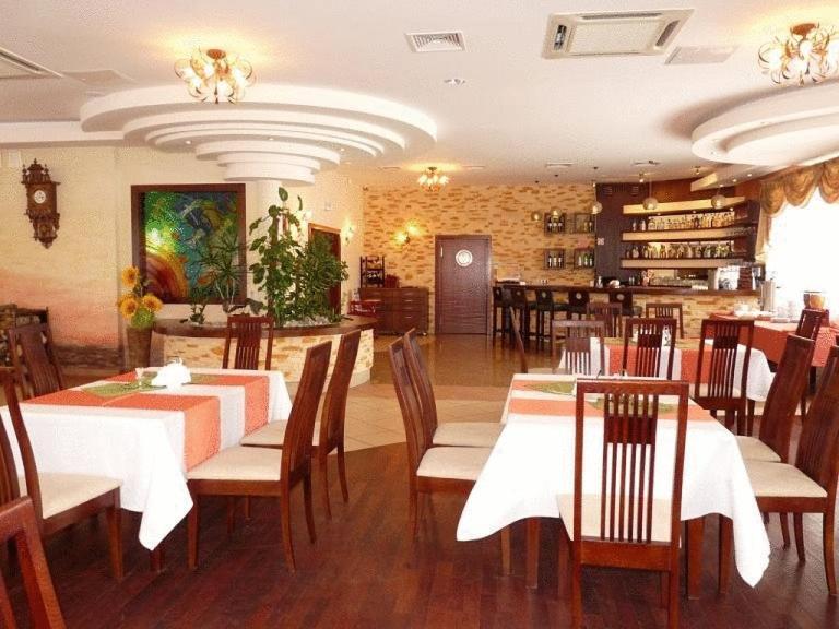 Zajazd Sokol Hotell Nienadówka Exteriör bild