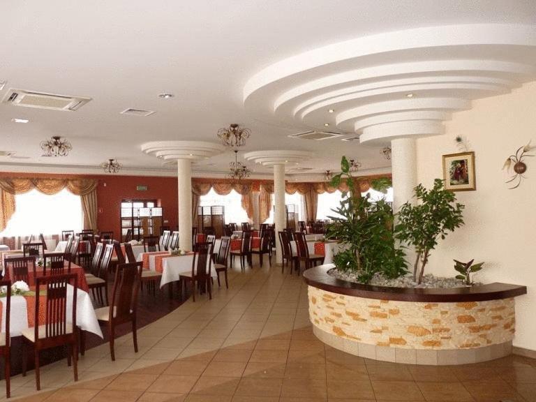 Zajazd Sokol Hotell Nienadówka Exteriör bild