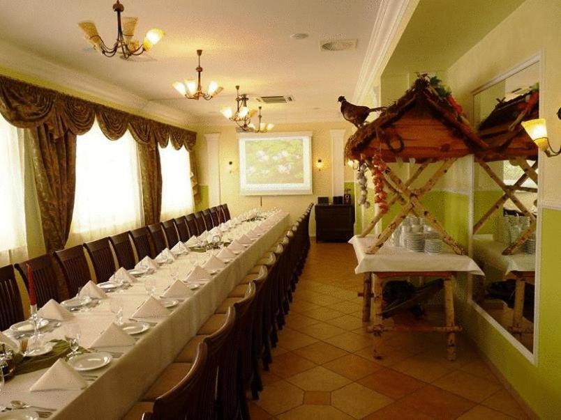 Zajazd Sokol Hotell Nienadówka Exteriör bild