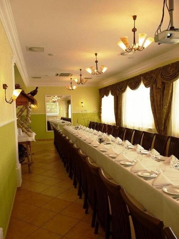 Zajazd Sokol Hotell Nienadówka Exteriör bild