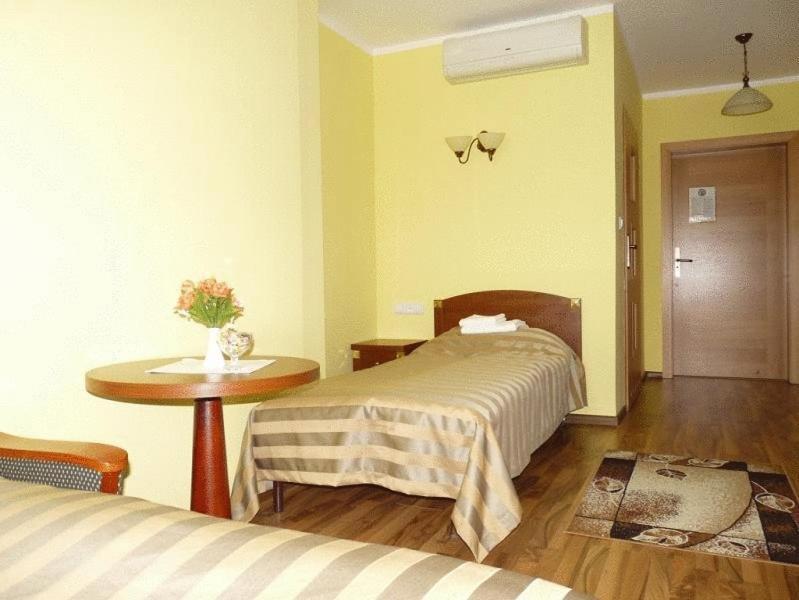 Zajazd Sokol Hotell Nienadówka Exteriör bild