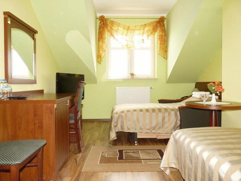 Zajazd Sokol Hotell Nienadówka Exteriör bild
