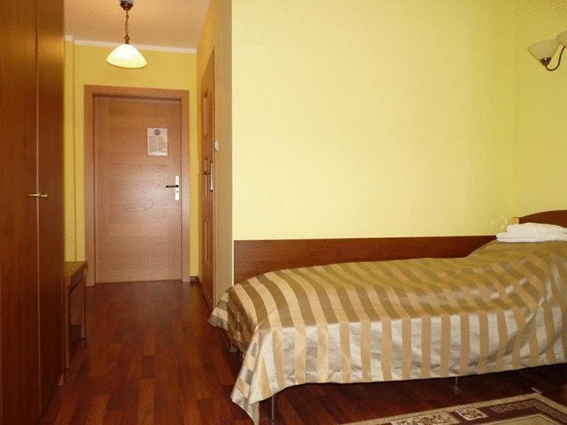 Zajazd Sokol Hotell Nienadówka Exteriör bild