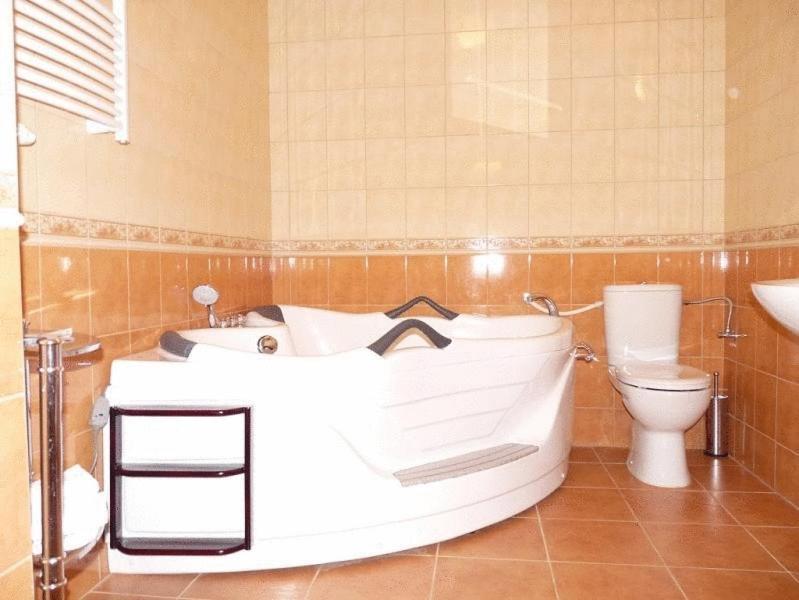 Zajazd Sokol Hotell Nienadówka Exteriör bild