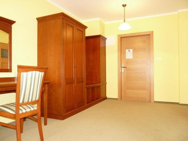 Zajazd Sokol Hotell Nienadówka Exteriör bild
