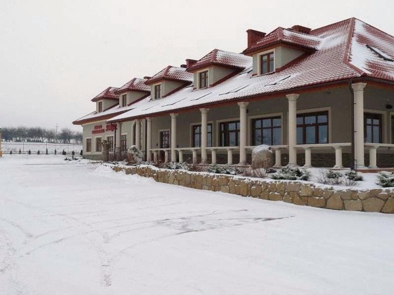 Zajazd Sokol Hotell Nienadówka Exteriör bild