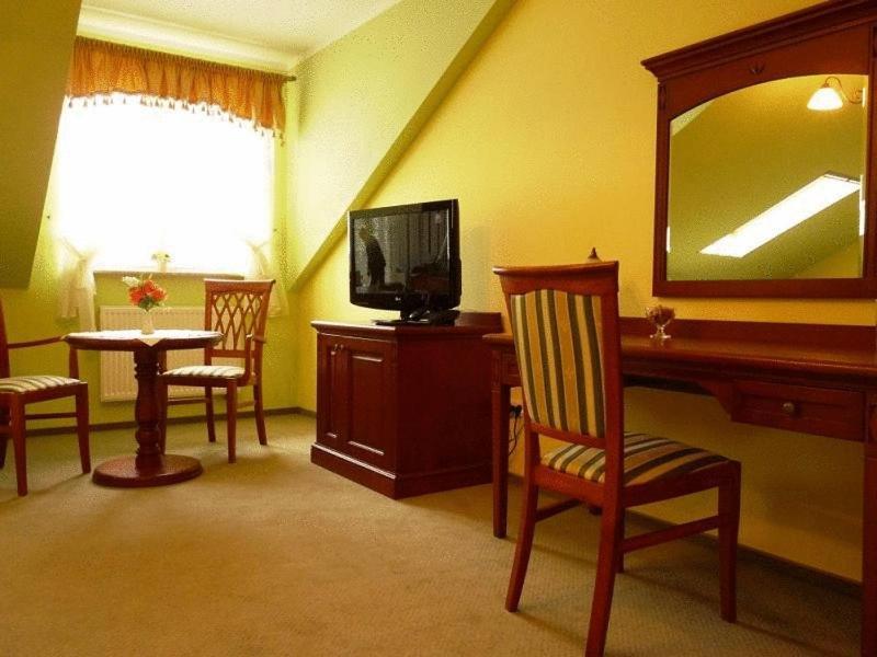 Zajazd Sokol Hotell Nienadówka Rum bild